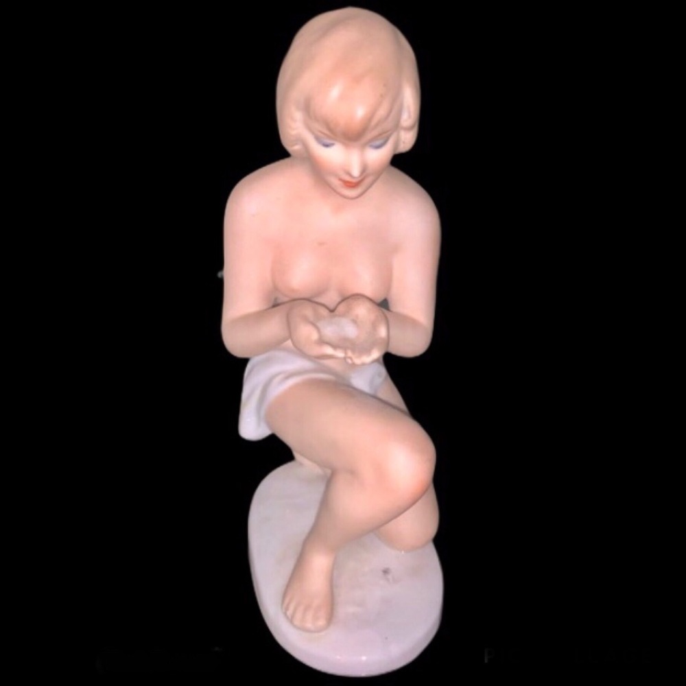 Wallendorf figurine Woman German Porcelain Ceramic